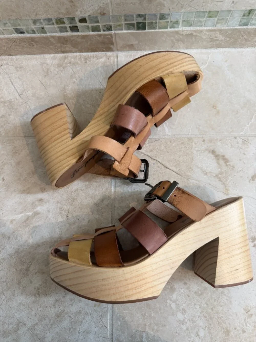 Free People Bellevue Clogs Wood Platform Shoes Sandals Size 38 / 7.5-8